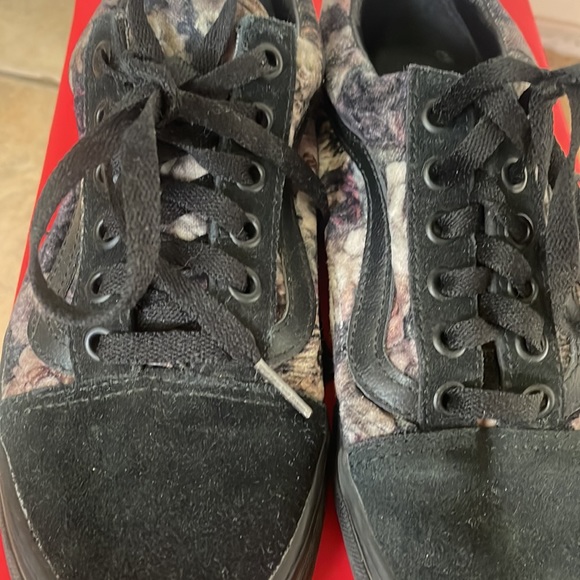 Vans Tennis Shoes - Picture 7 of 9